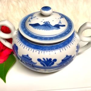 Blue and White - Small Vintage Blue Willow Teapot